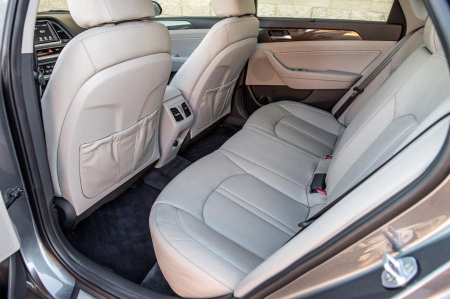 Интерьер Hyundai Sonata 2017 года  (NA) (фото 9 из 40)